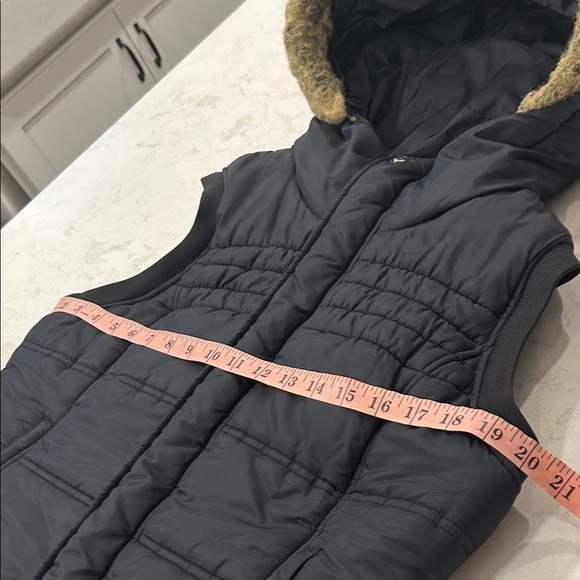 Burton Dryride Puffer Vest Black Hooded Faux Fur Trim Size Large - Picture 9 of 12
